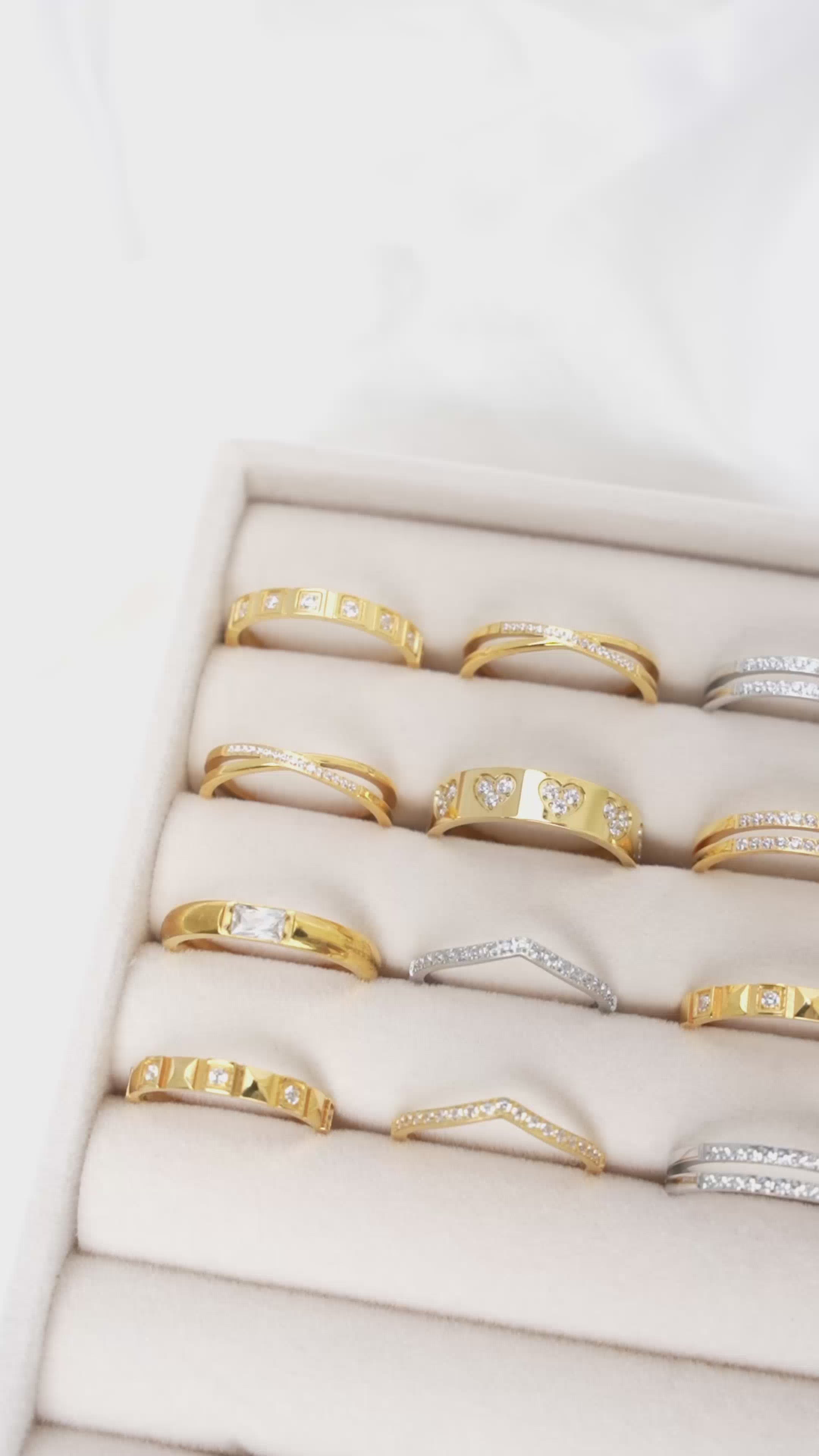 Amor - 18k Gold Heart Cubic Zirconia Ring