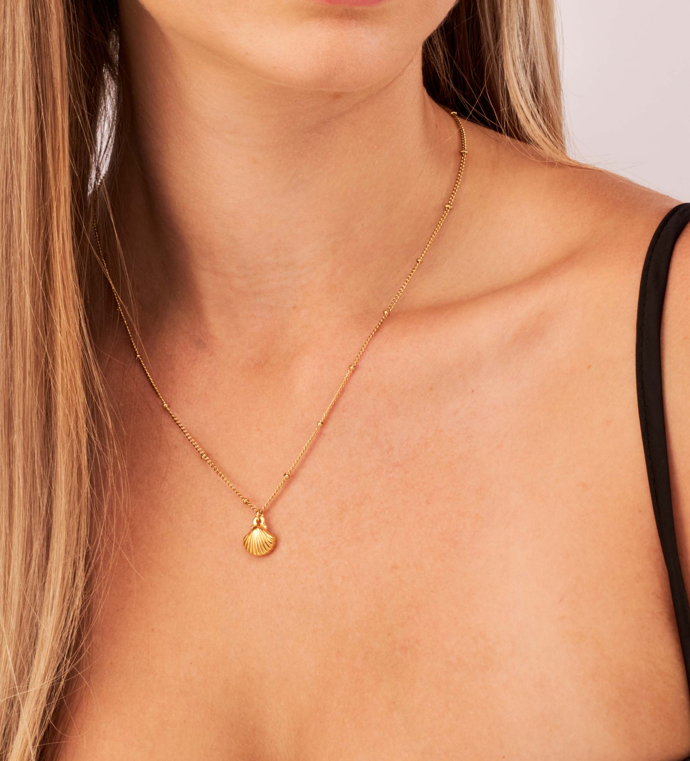 Abigail - 18k Gold Shell Necklace - Camilla Dovey Jewelry