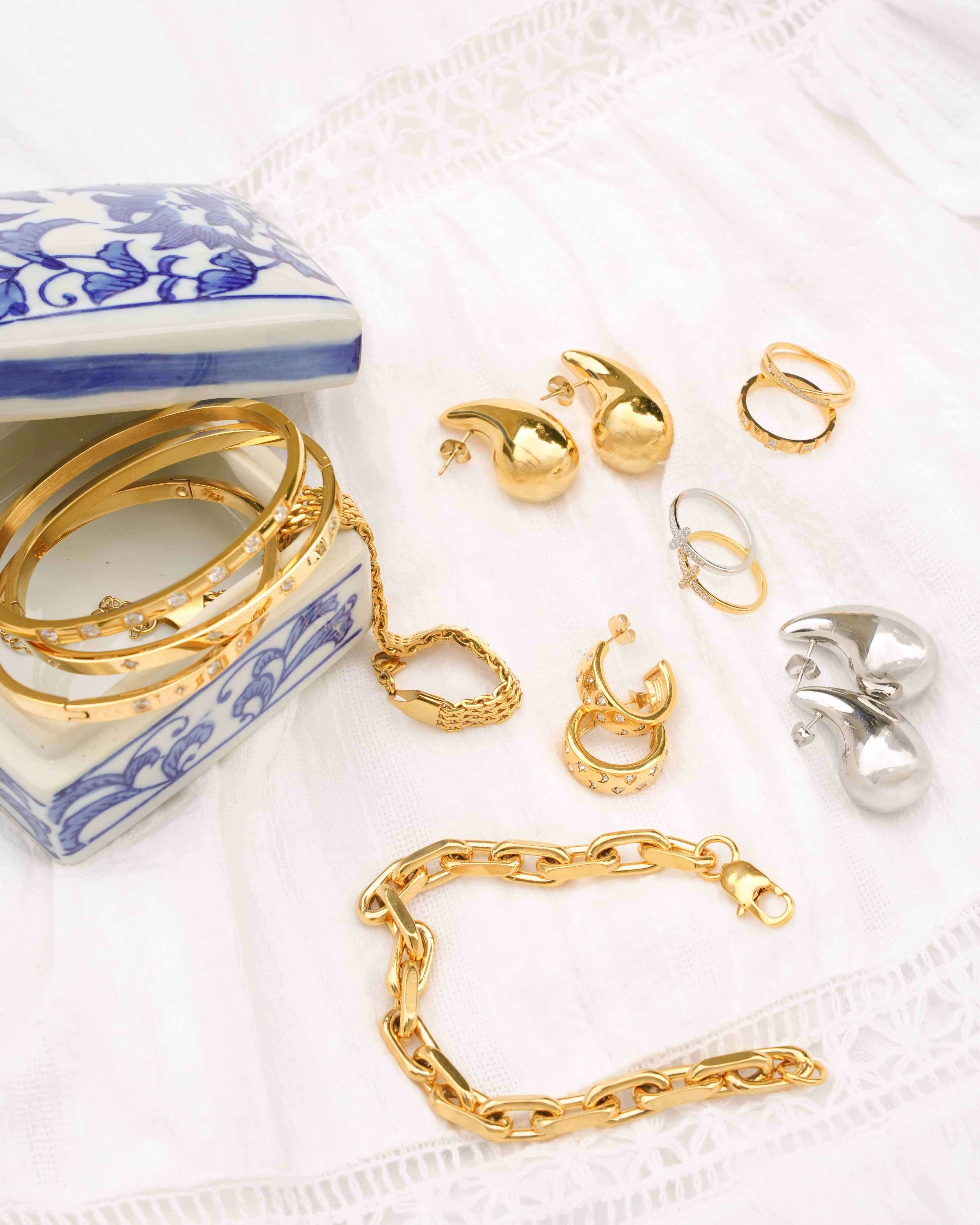 Carolina - Starry 18k Gold Hoop Earrings