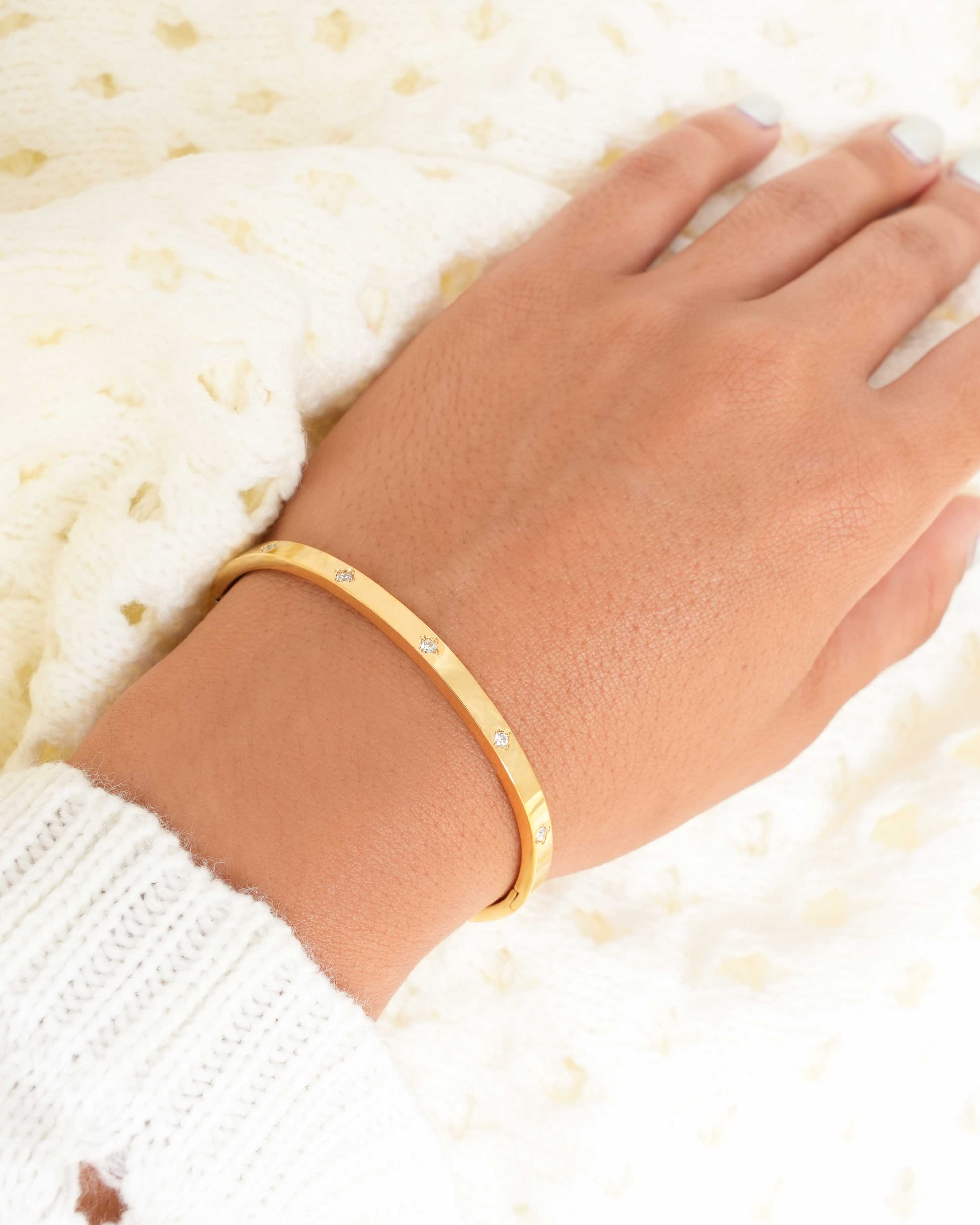 Candace - 18k Gold Bangle Clover Bracelet