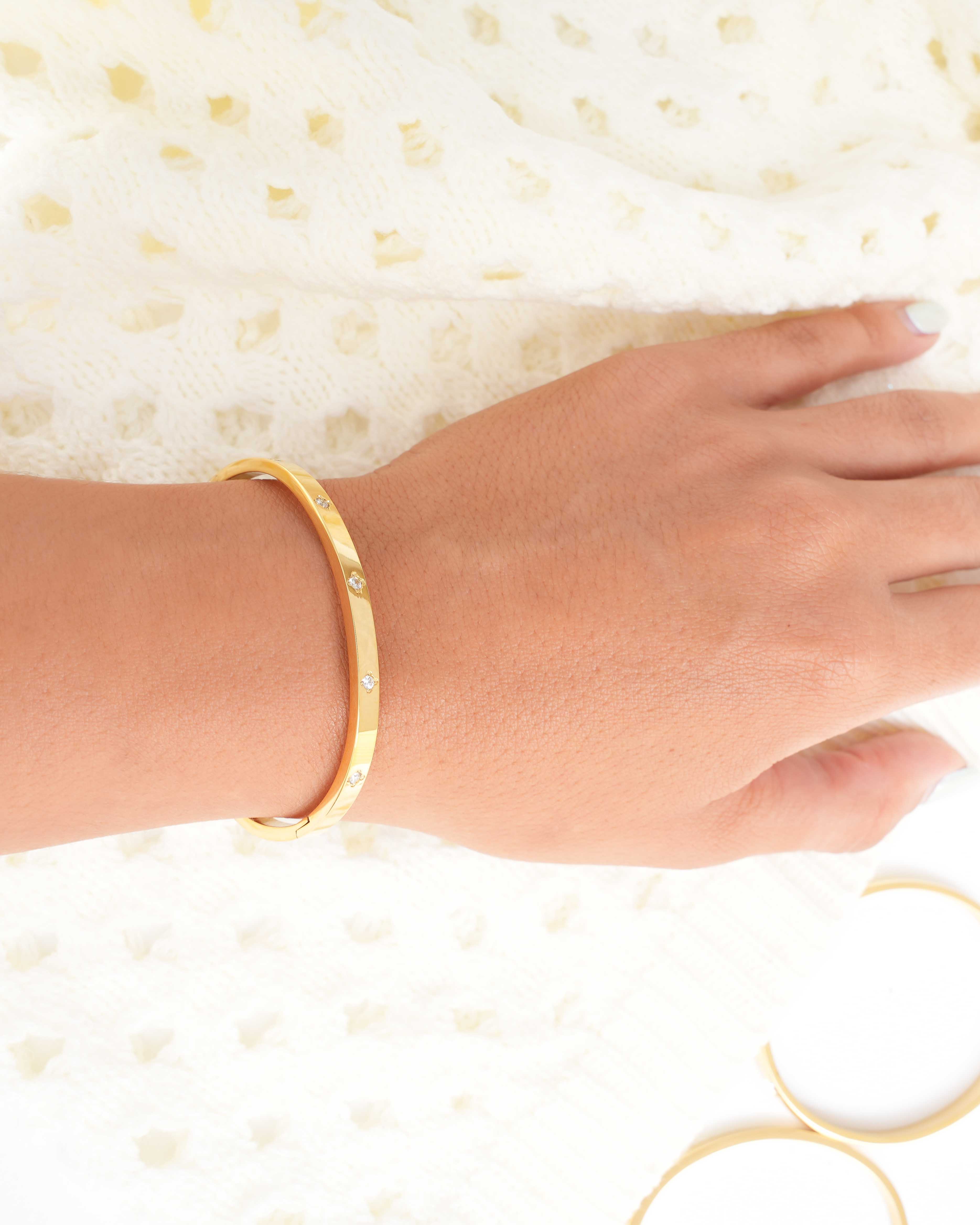 Candace - 18k Gold Bangle Clover Bracelet