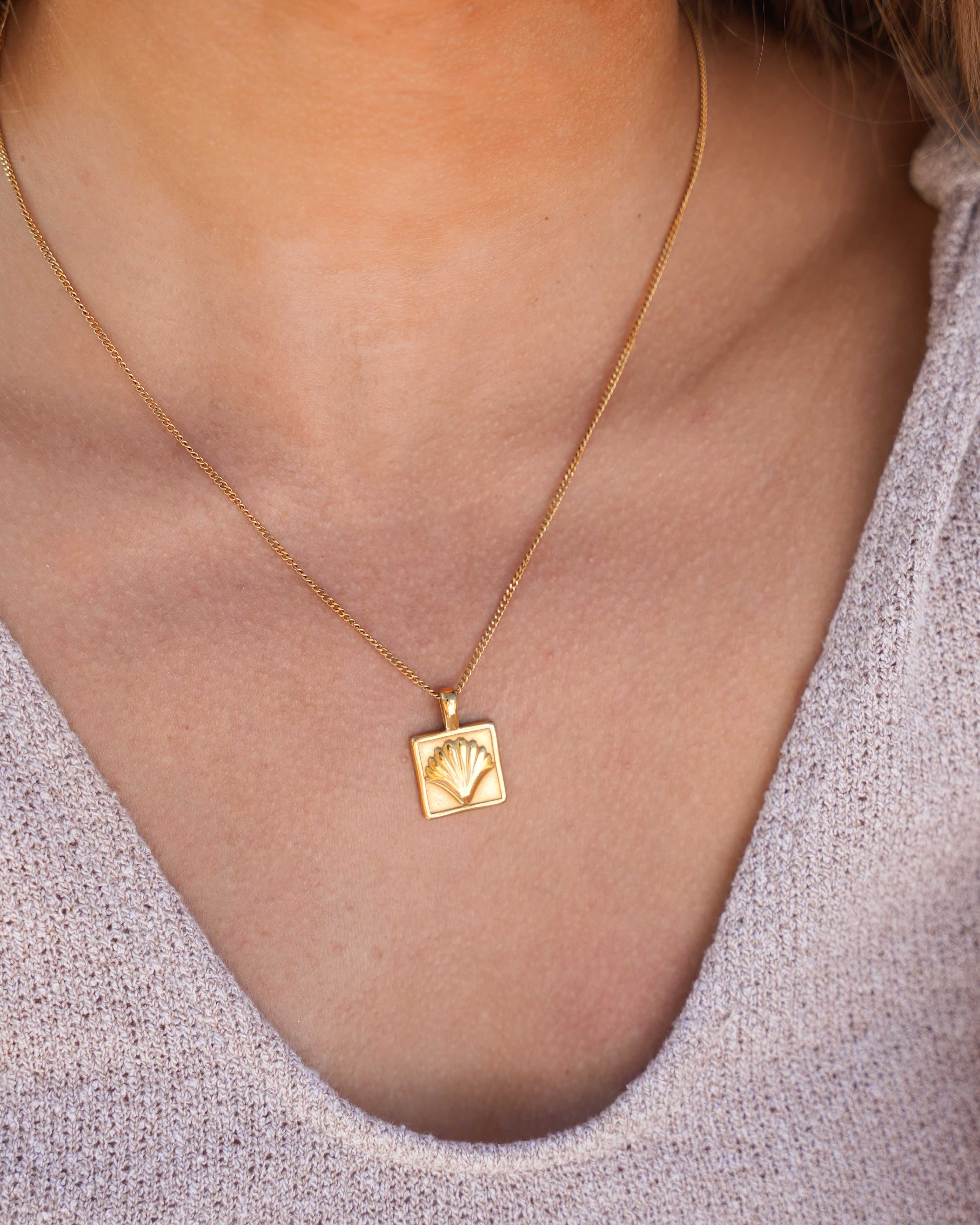 Ava - 18k Gold Square Shell Necklace