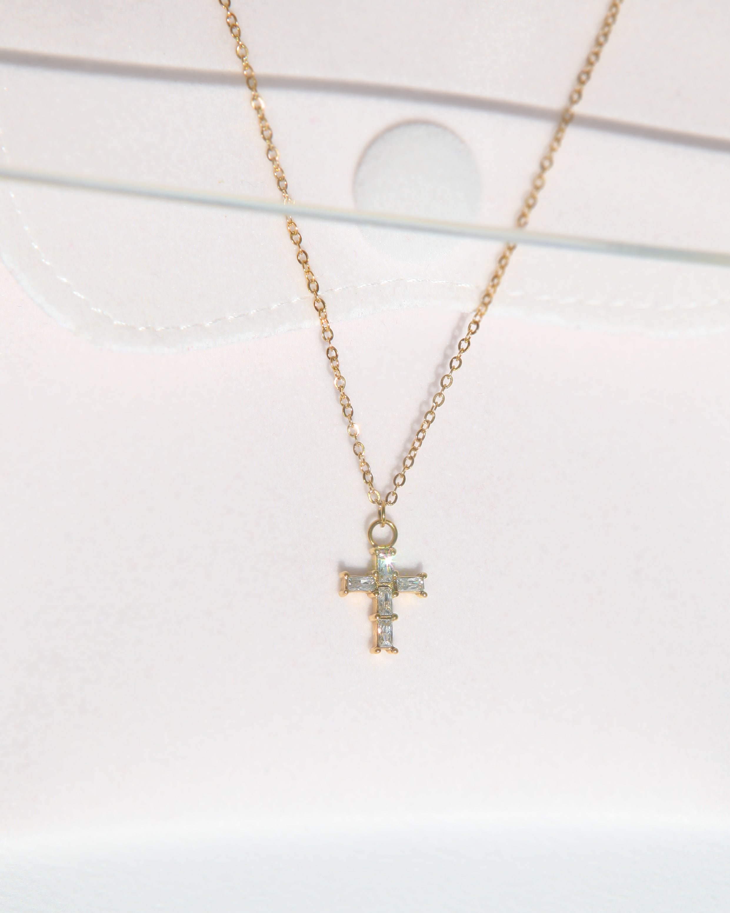 Cross - 18k Gold Zirconia Necklace