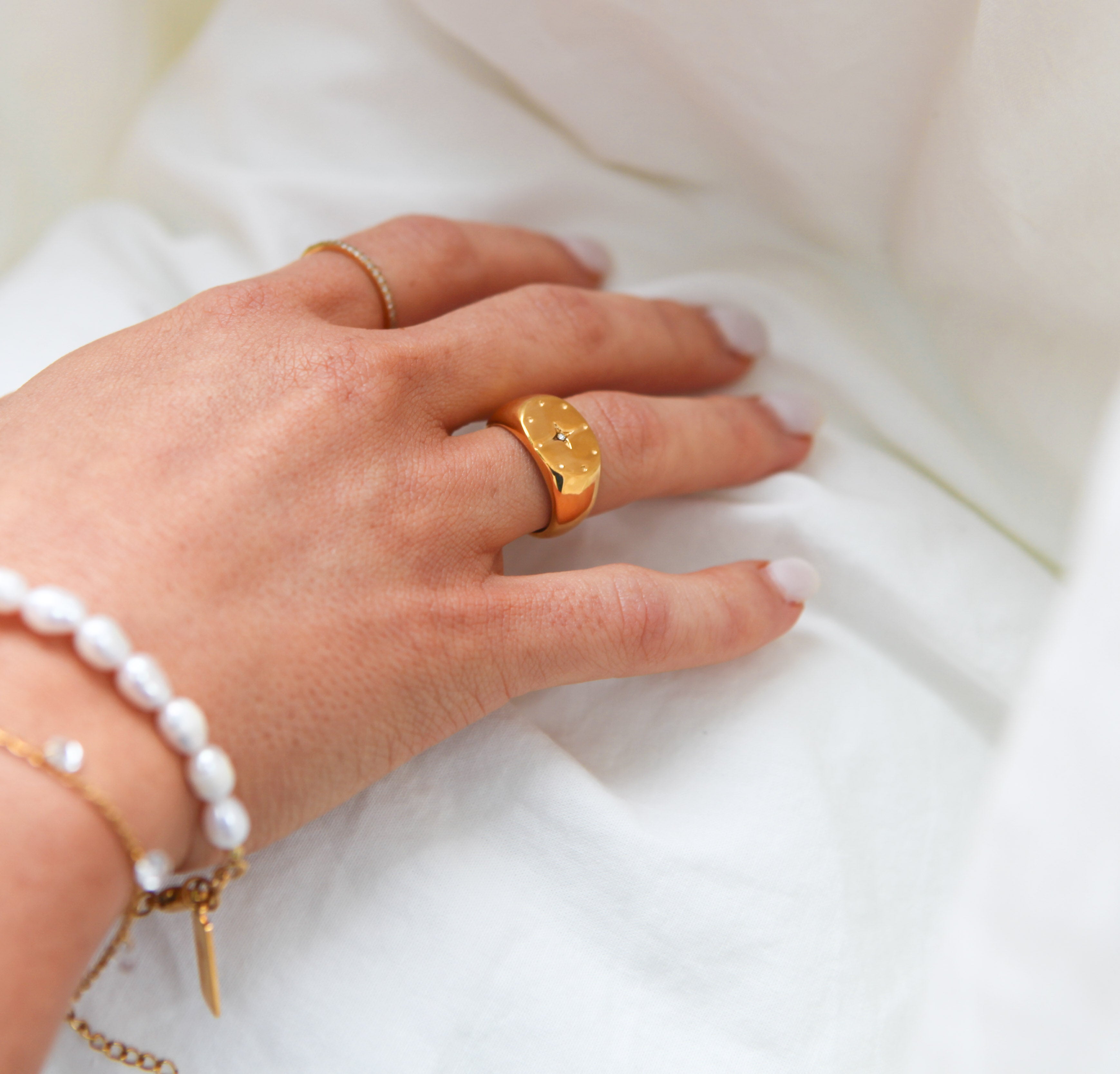 Sascha - 18k Gold Star Inlay Ring