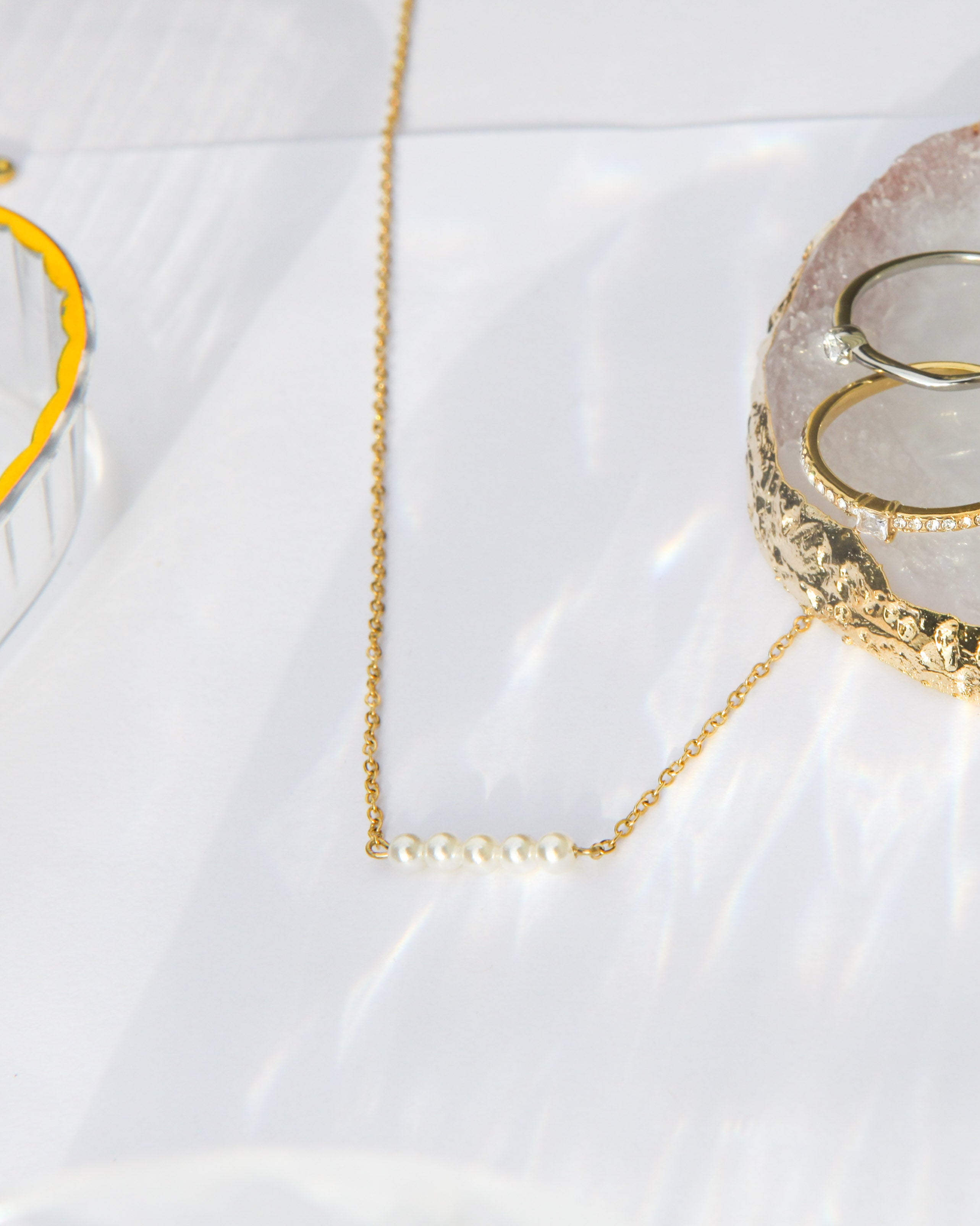 Karlie - 18k Gold White Pearl Bar Necklace