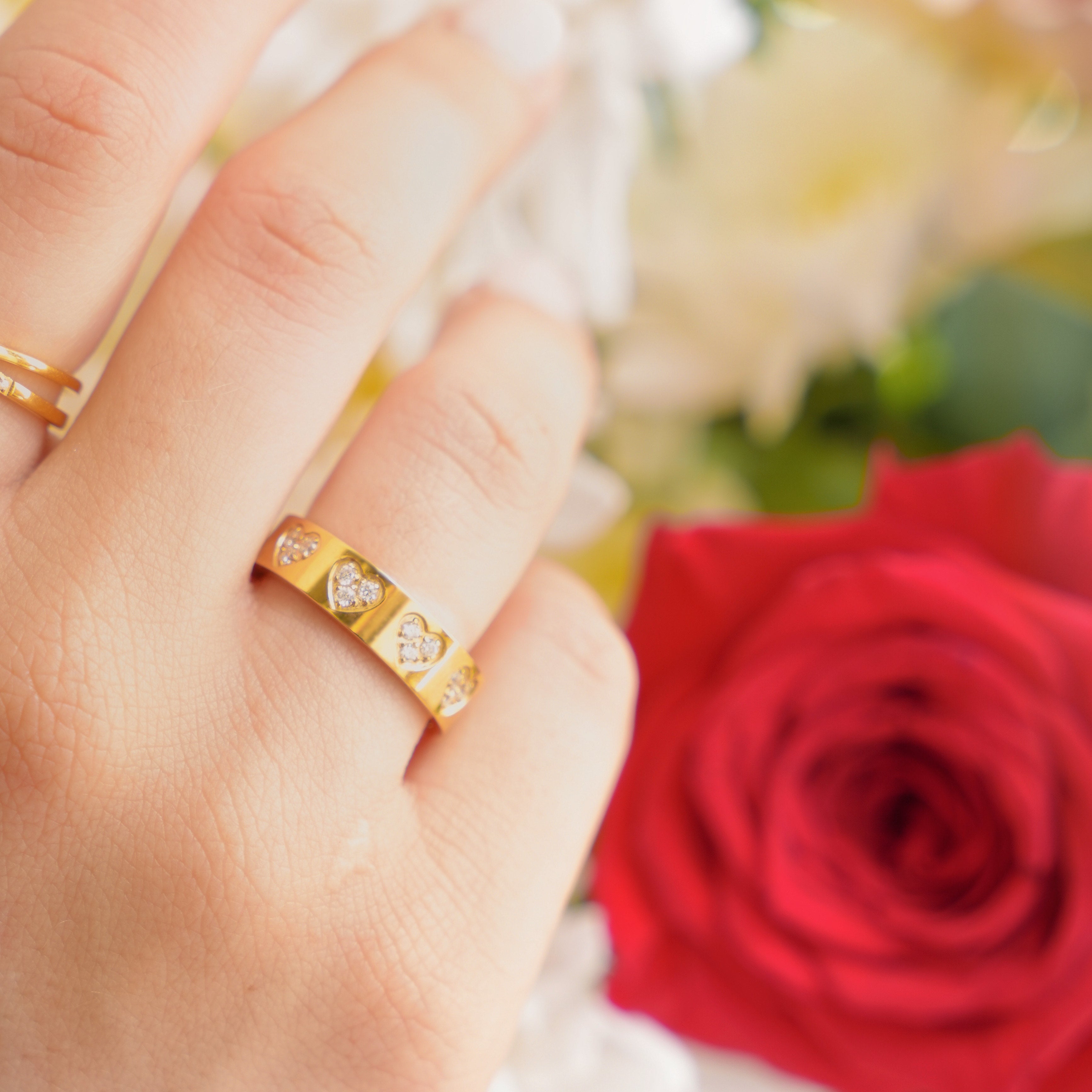 Amor - 18k Gold Heart Cubic Zirconia Ring