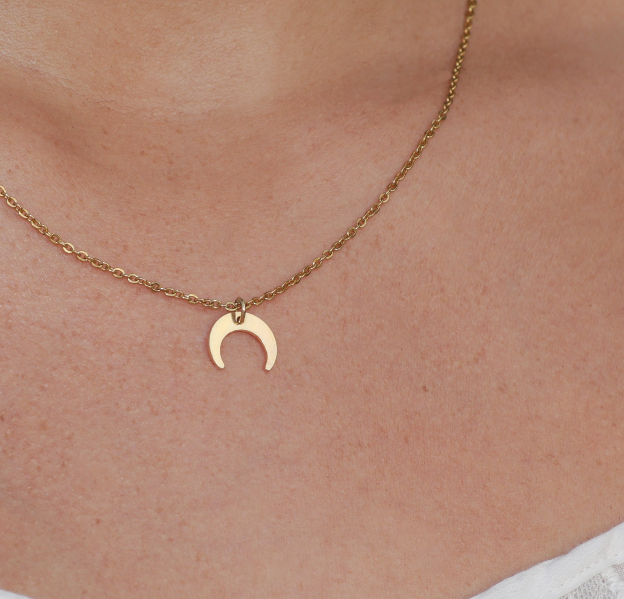 Zoe - 18k Gold Crescent Moon necklace - Camilla Dovey Jewelry