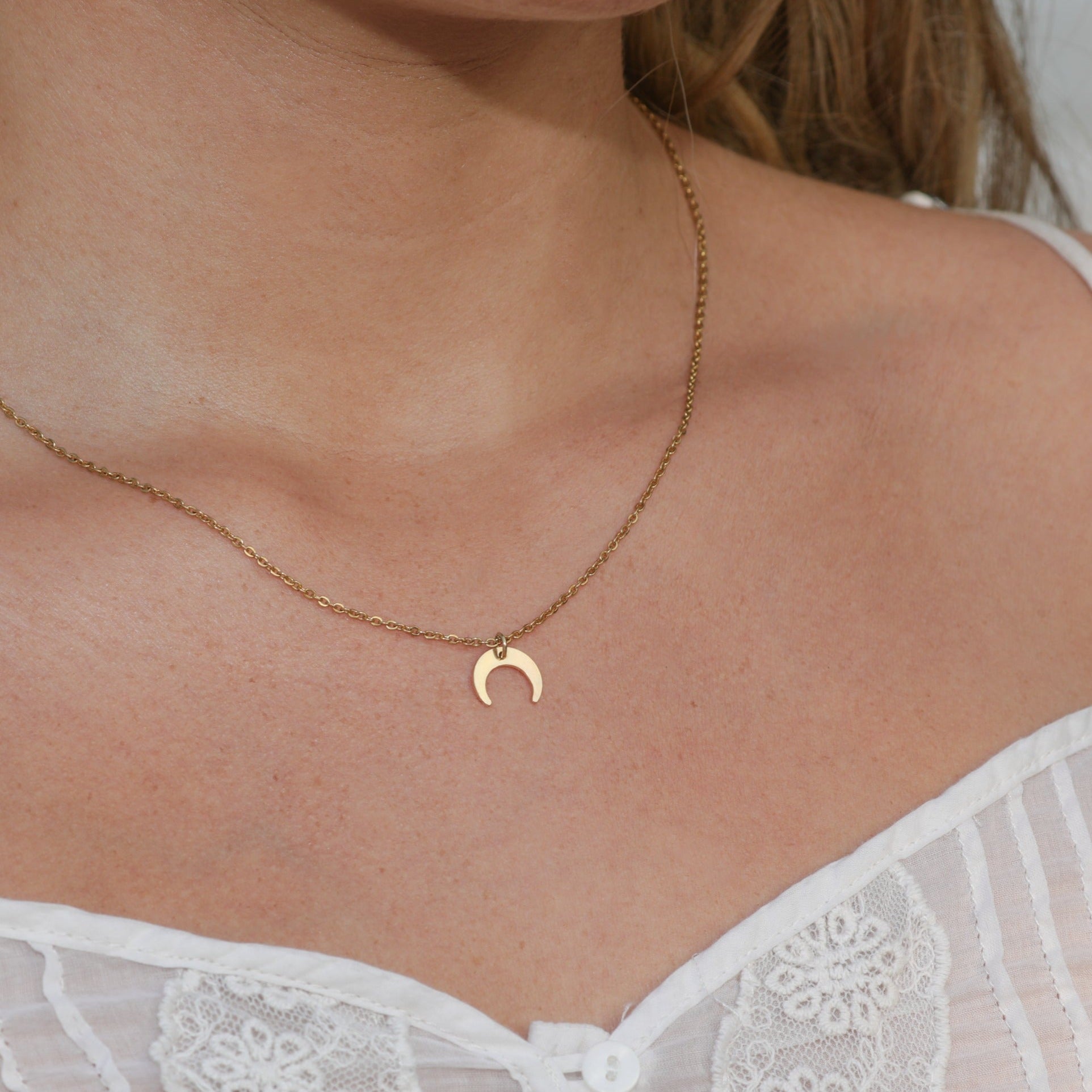 Zoe - 18k Gold Crescent Moon necklace - Camilla Dovey Jewelry